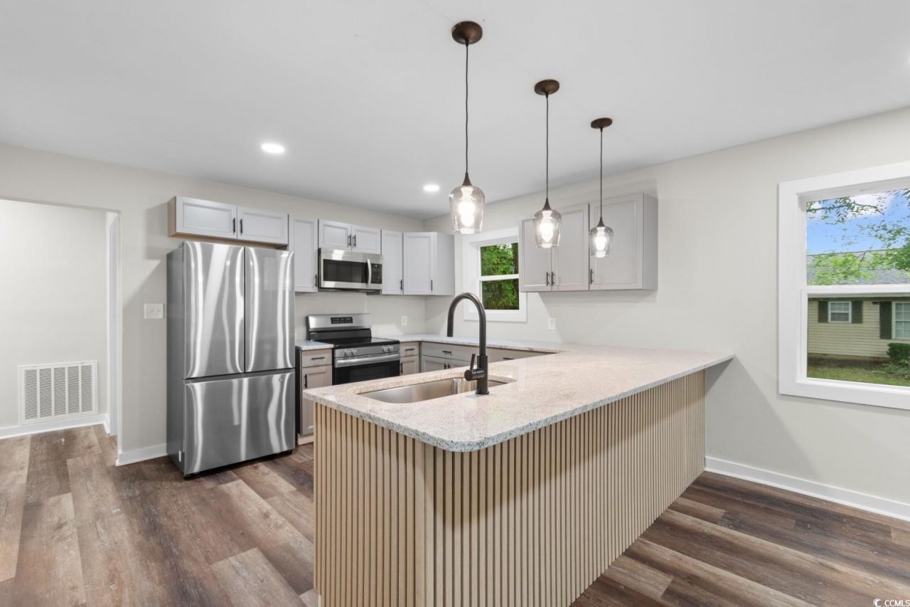 1712 Singleton St. Photo 4