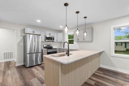 1712 Singleton St. photo 4