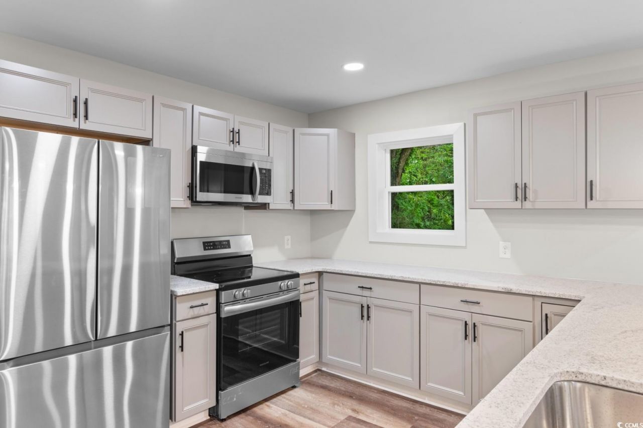 1712 Singleton St. Photo 5