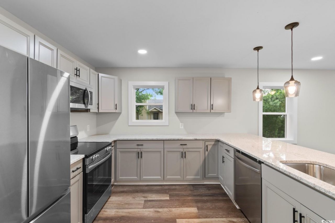 1712 Singleton St. Photo 7