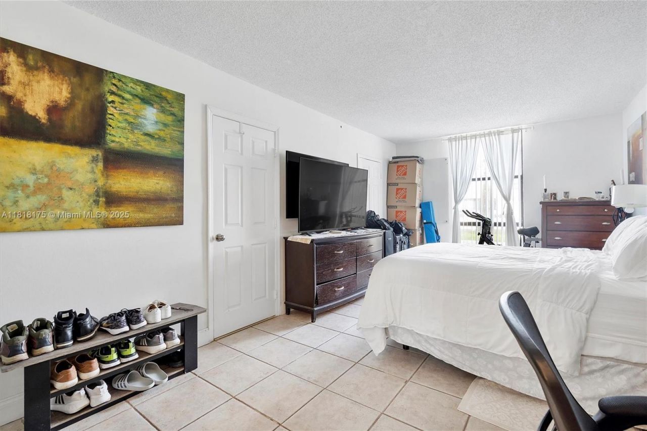 13499 Biscayne Blvd, Unit 406, North Miami, FL 33181 Photo