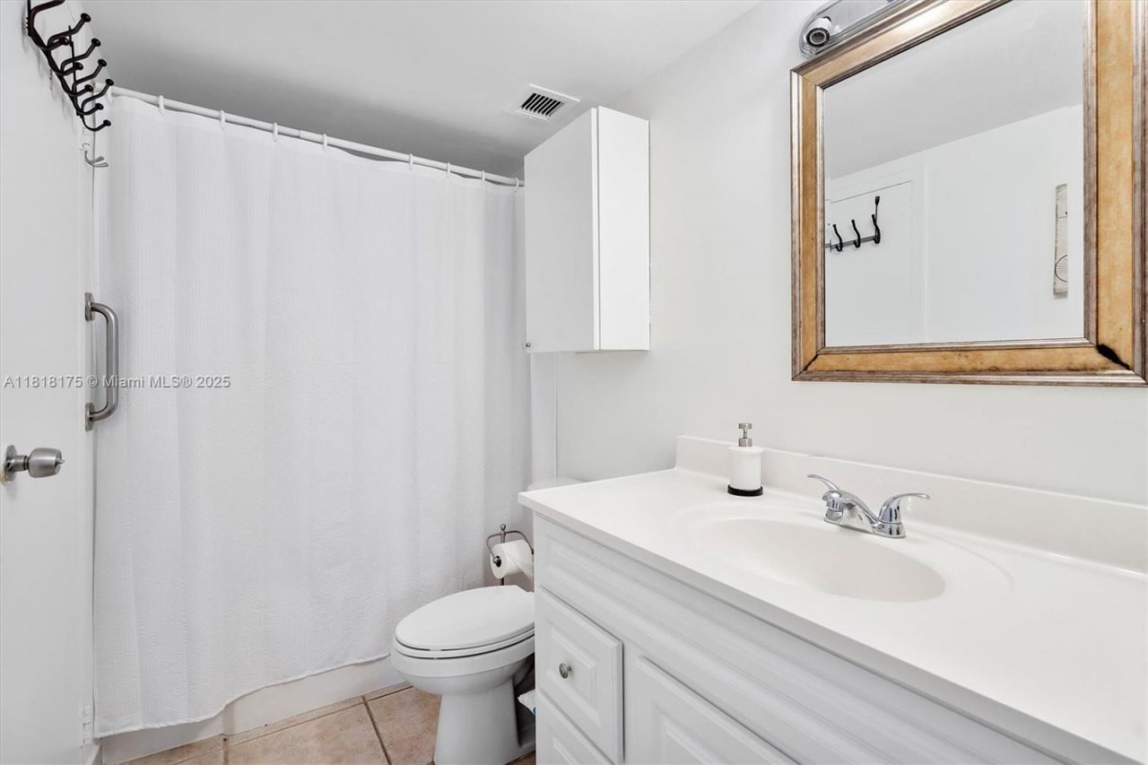 13499 Biscayne Blvd, Unit 406, North Miami, FL 33181 Photo