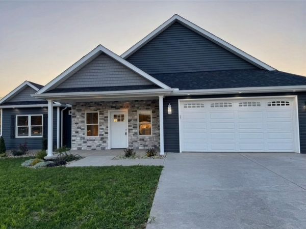 3 VINCENT DR, Unit 8, Uniontown, PA 15401