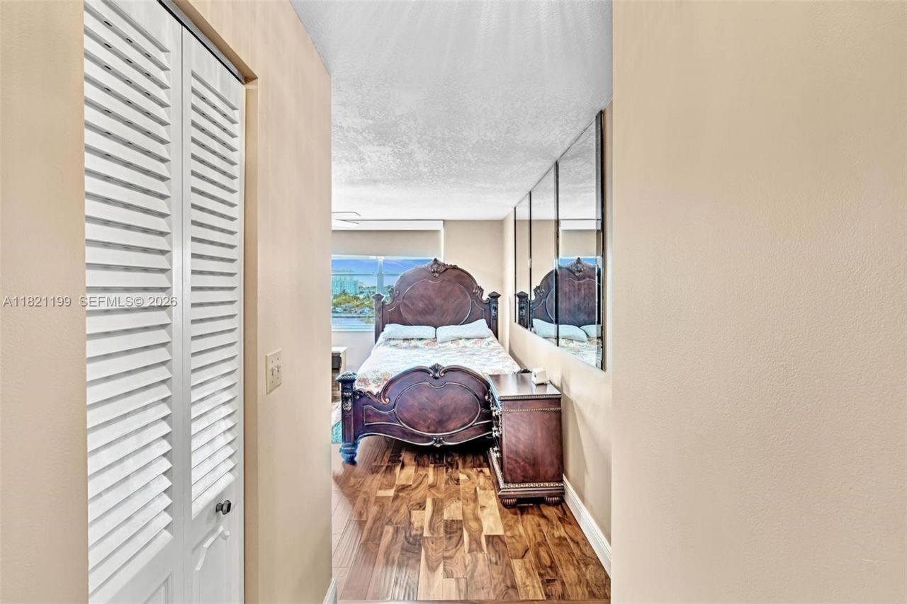 1865 S Ocean Dr, Unit 5J, Hallandale Beach, FL 33009 Photo