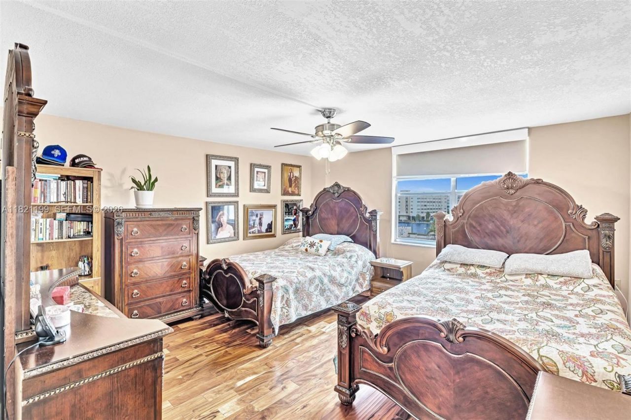 1865 S Ocean Dr, Unit 5J, Hallandale Beach, FL 33009 Photo