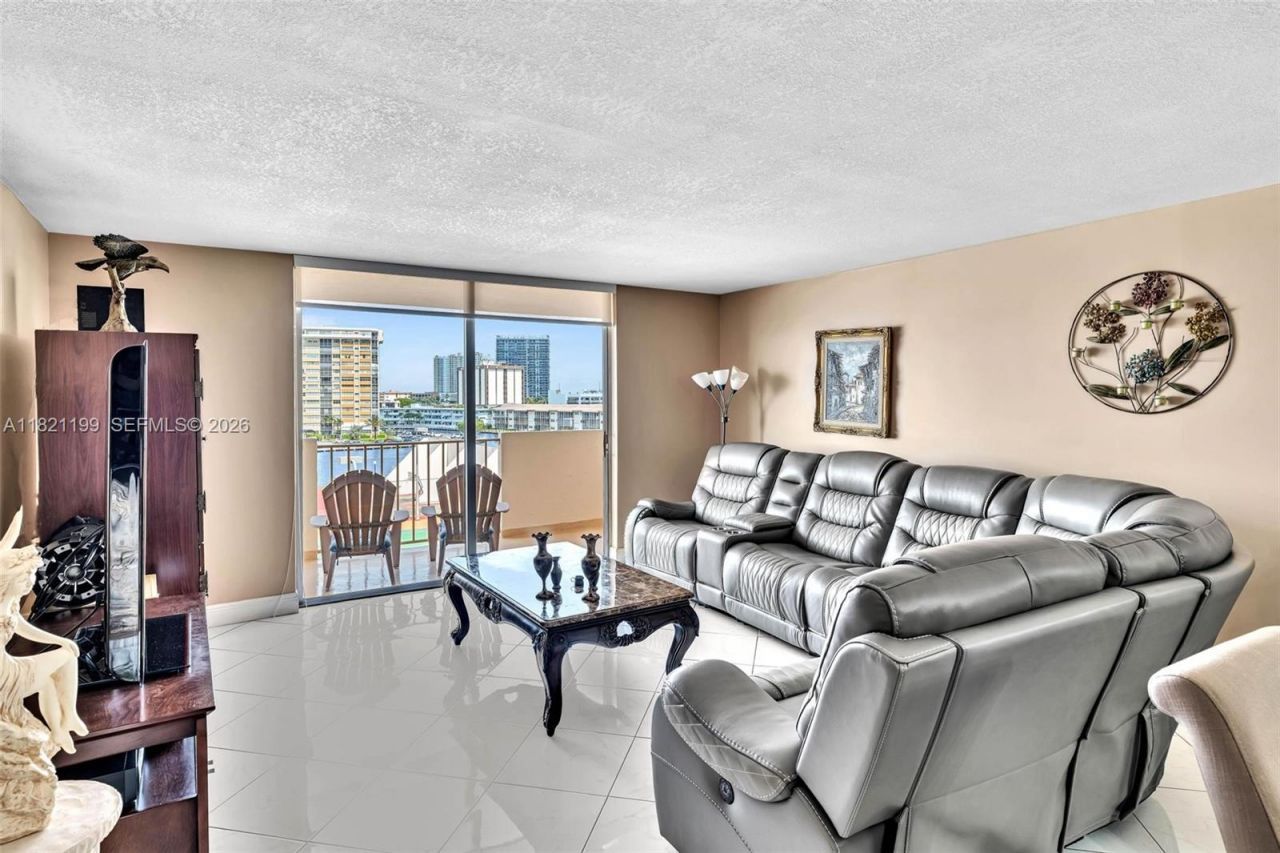1865 S Ocean Dr, Unit 5J, Hallandale Beach, FL 33009 Photo