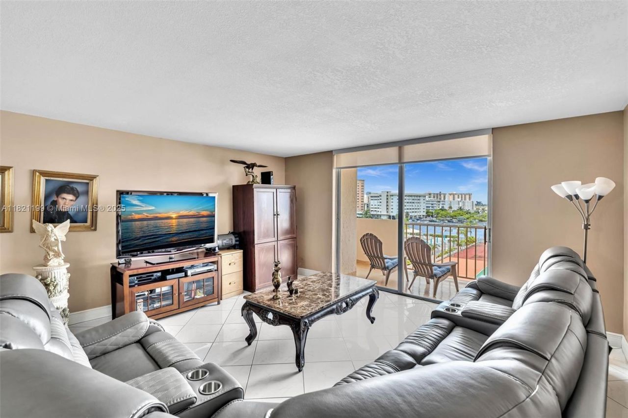 1865 S Ocean Dr, Unit 5J, Hallandale Beach, FL 33009 Photo