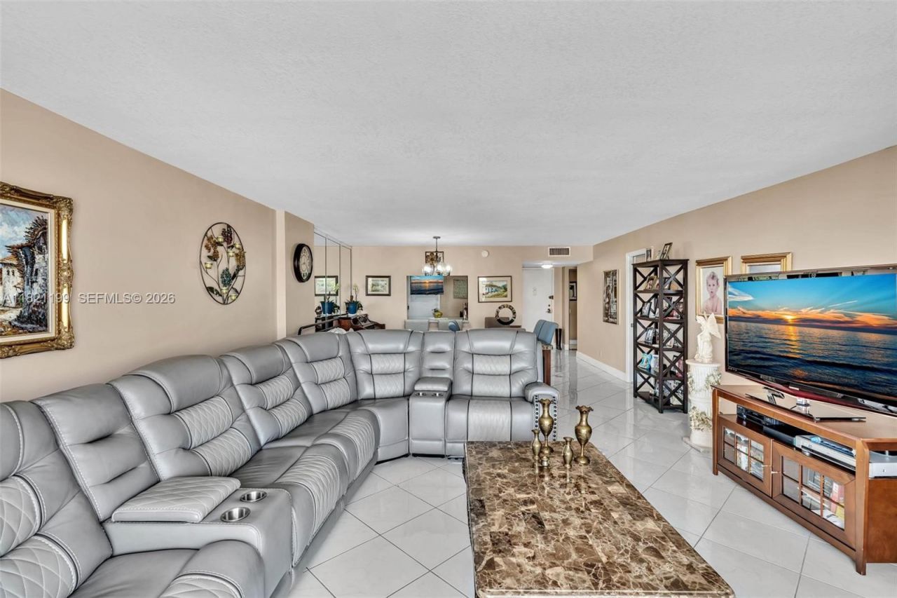 1865 S Ocean Dr, Unit 5J, Hallandale Beach, FL 33009 Photo