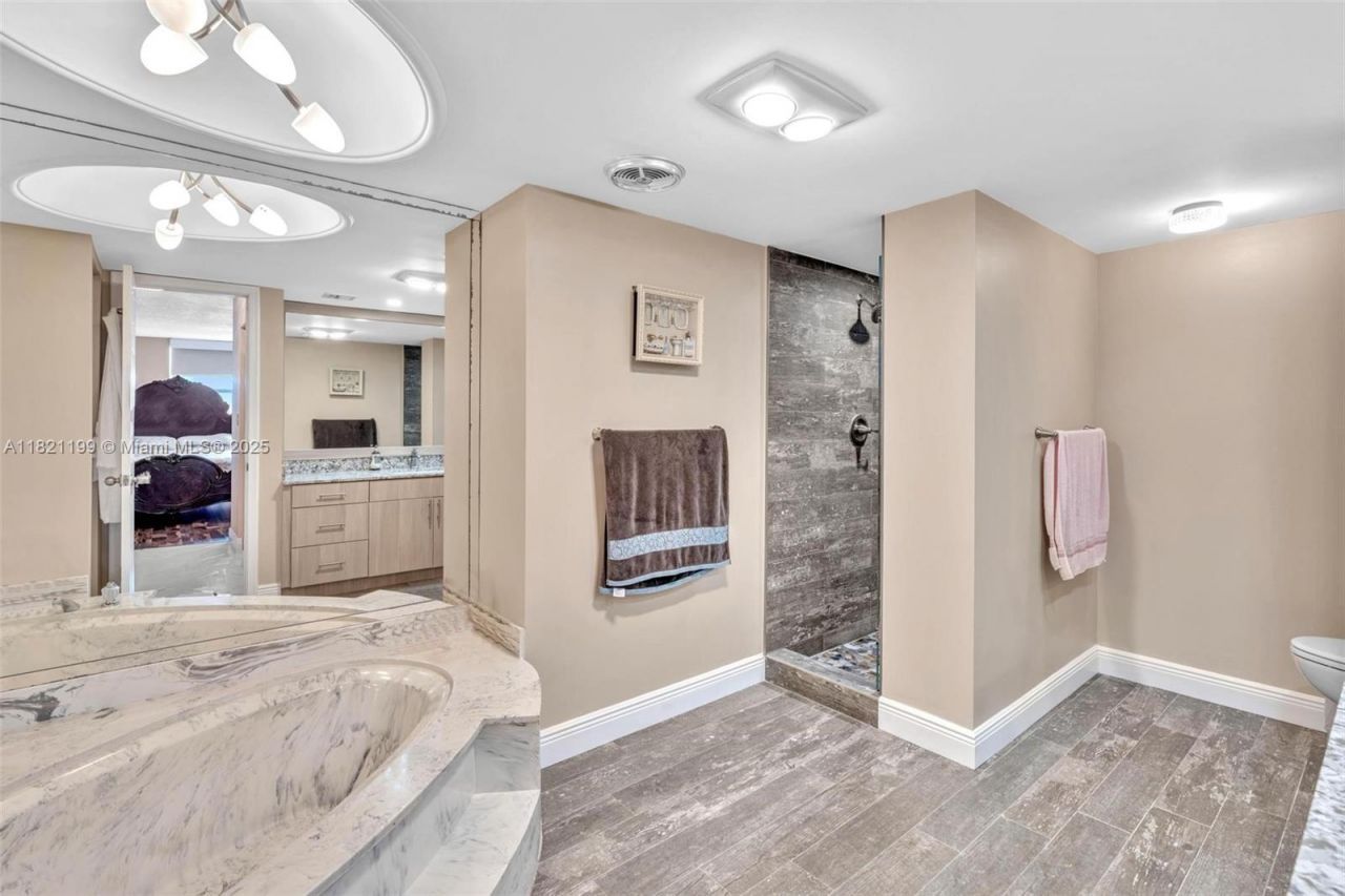 1865 S Ocean Dr, Unit 5J, Hallandale Beach, FL 33009 Photo