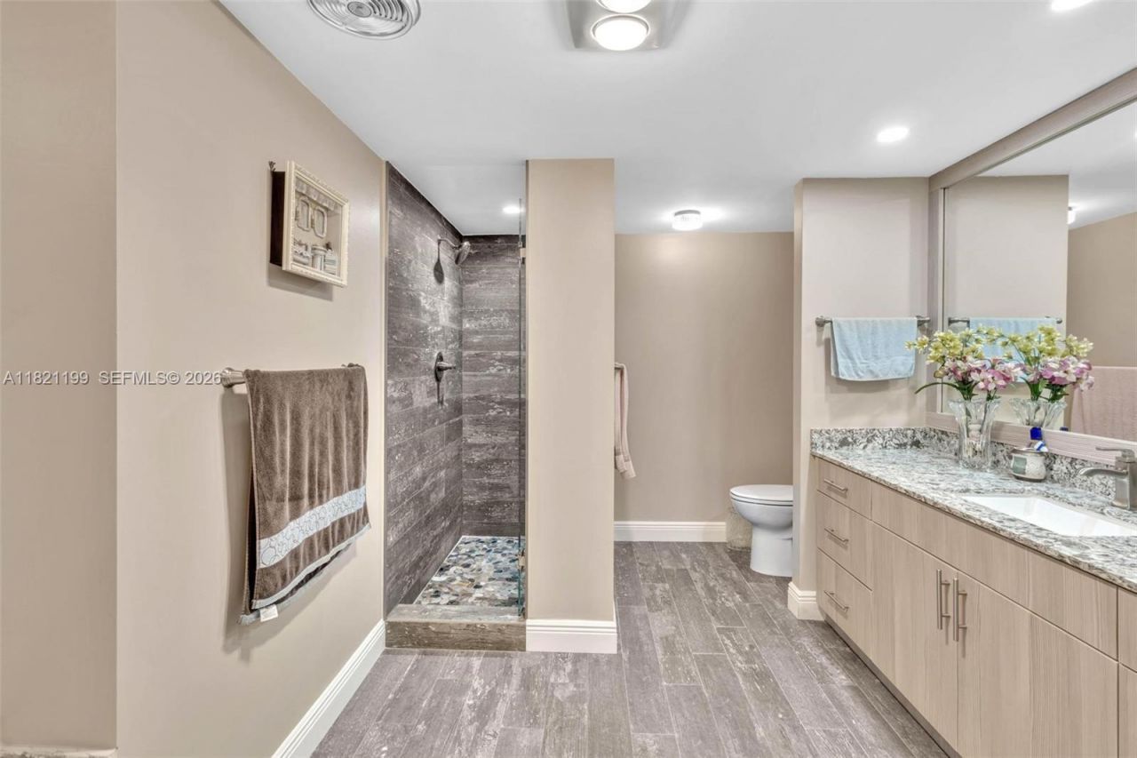 1865 S Ocean Dr, Unit 5J, Hallandale Beach, FL 33009 Photo