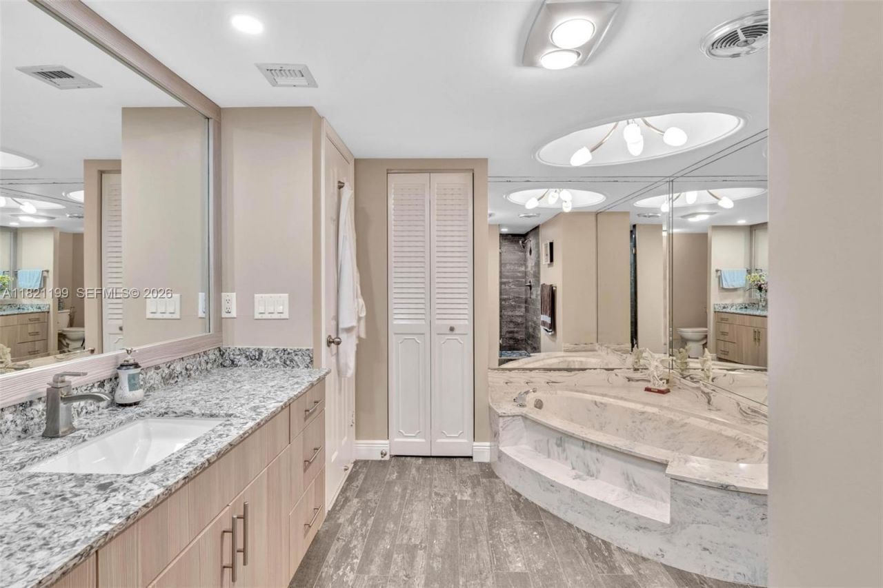 1865 S Ocean Dr, Unit 5J, Hallandale Beach, FL 33009 Photo