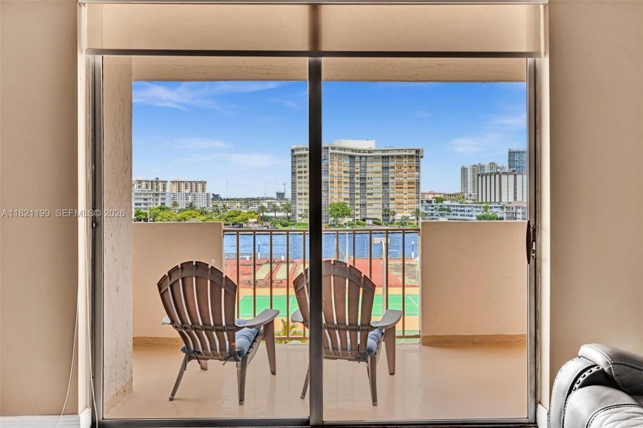 1865 S Ocean Dr, Unit 5J, Hallandale Beach, FL 33009 Photo