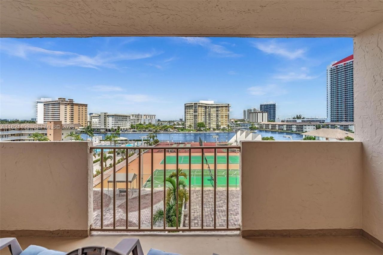 1865 S Ocean Dr, Unit 5J, Hallandale Beach, FL 33009 Photo