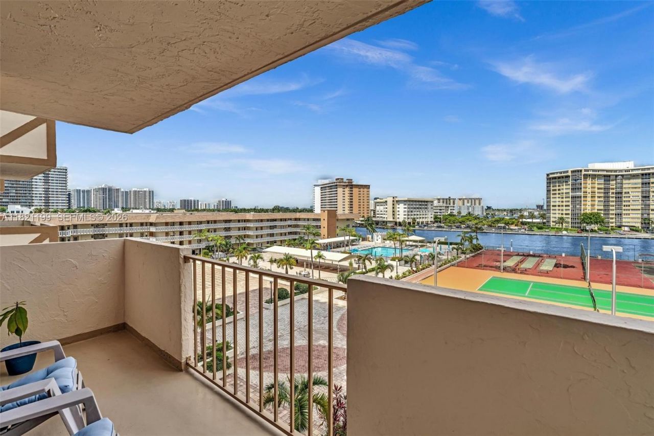 1865 S Ocean Dr, Unit 5J, Hallandale Beach, FL 33009 Photo