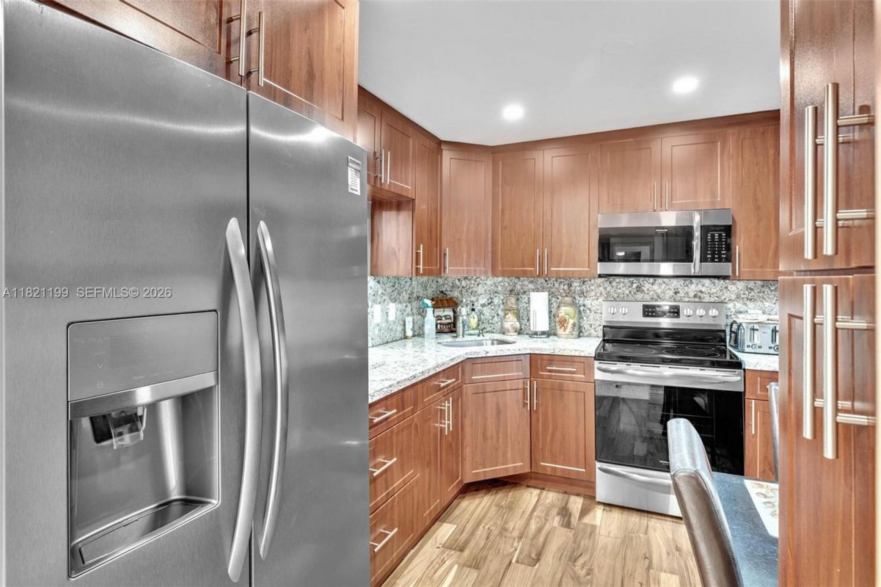 1865 S Ocean Dr, Unit 5J, Hallandale Beach, FL 33009 Photo