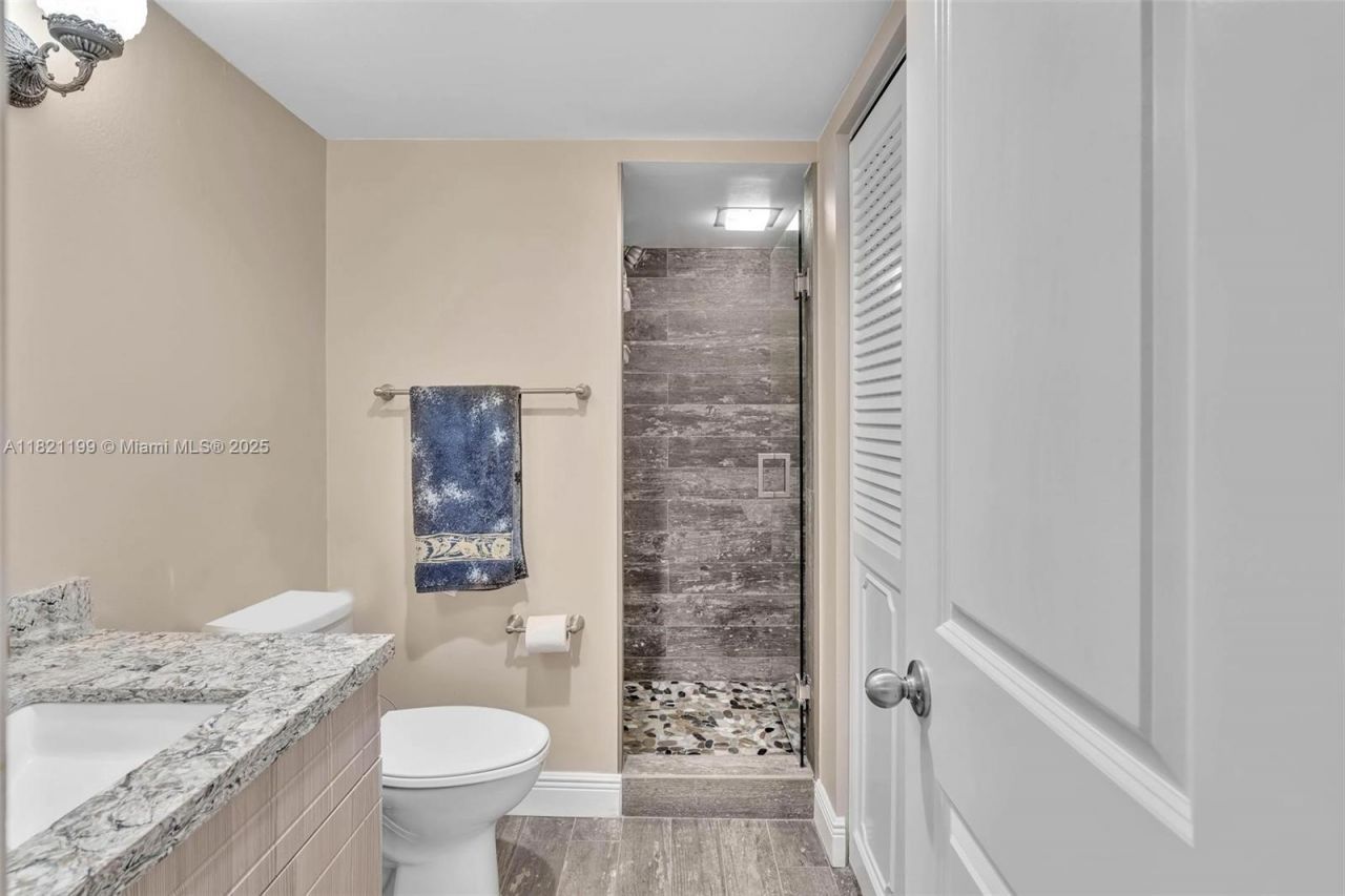 1865 S Ocean Dr, Unit 5J, Hallandale Beach, FL 33009 Photo