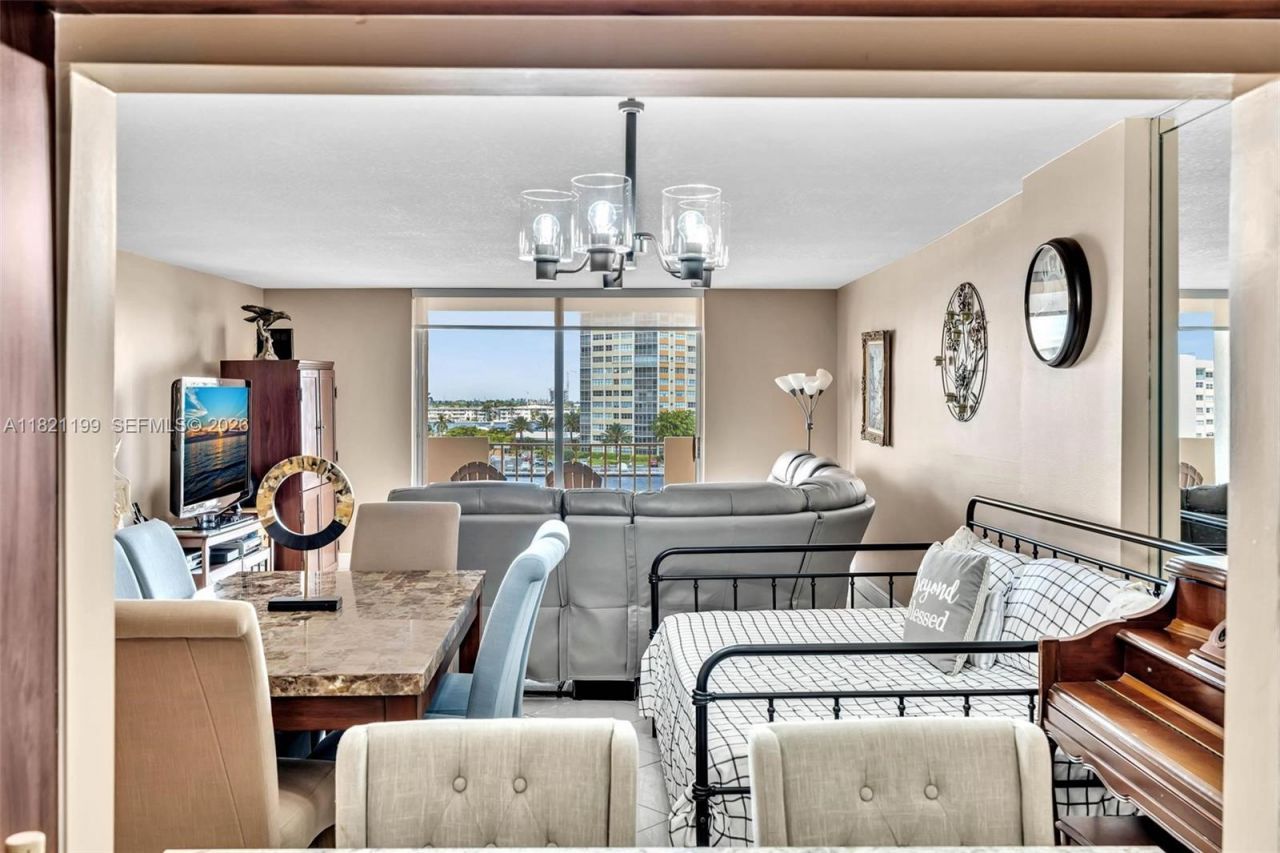 1865 S Ocean Dr, Unit 5J, Hallandale Beach, FL 33009 Photo
