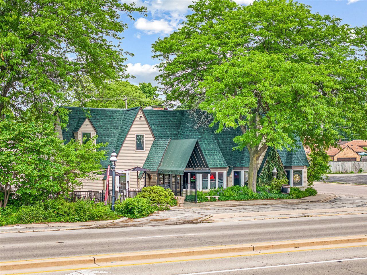 5040 N 2nd St, Loves Park, IL 61111