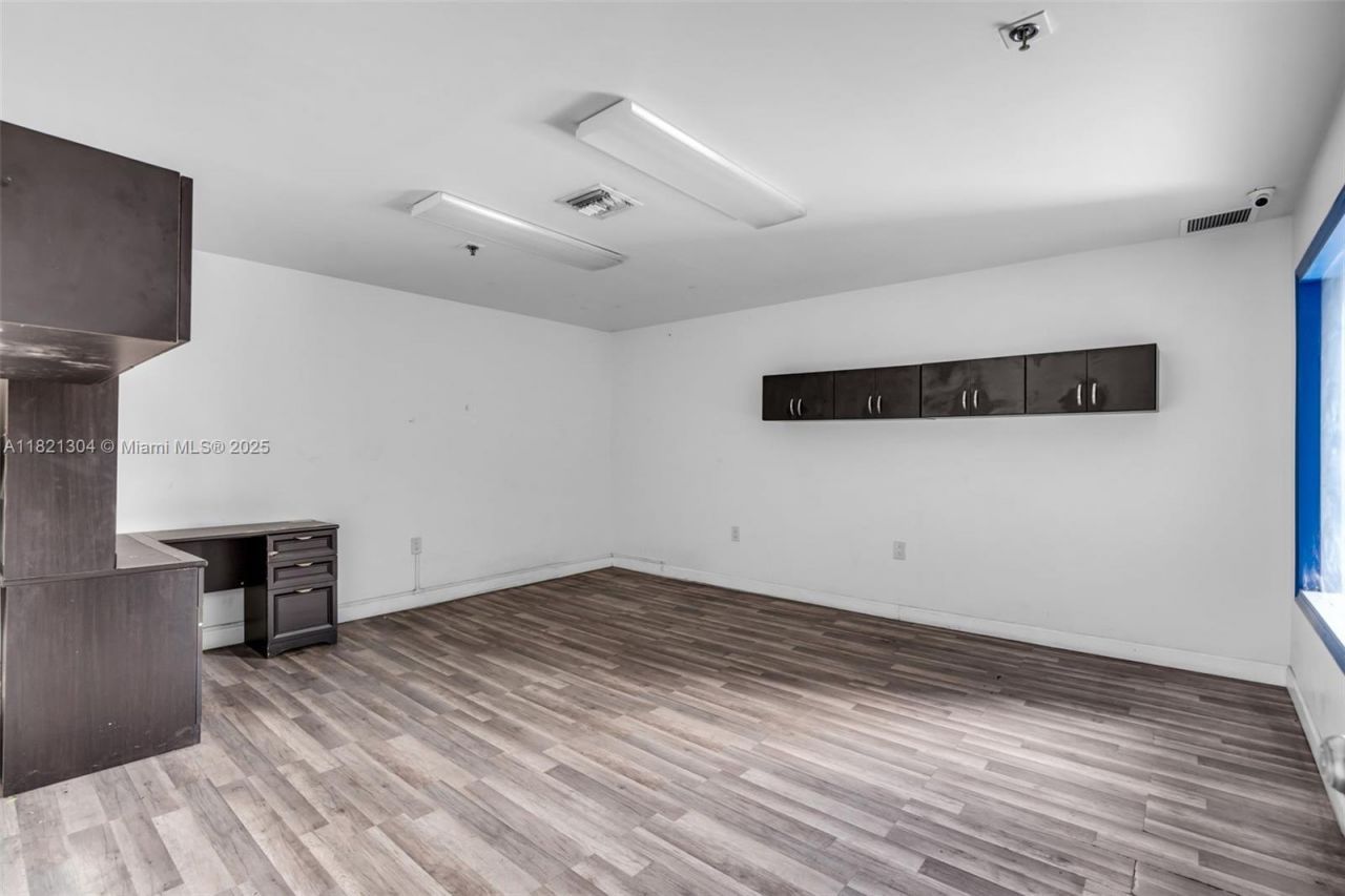 7361 NW 78th St, Medley, FL 33166 Photo