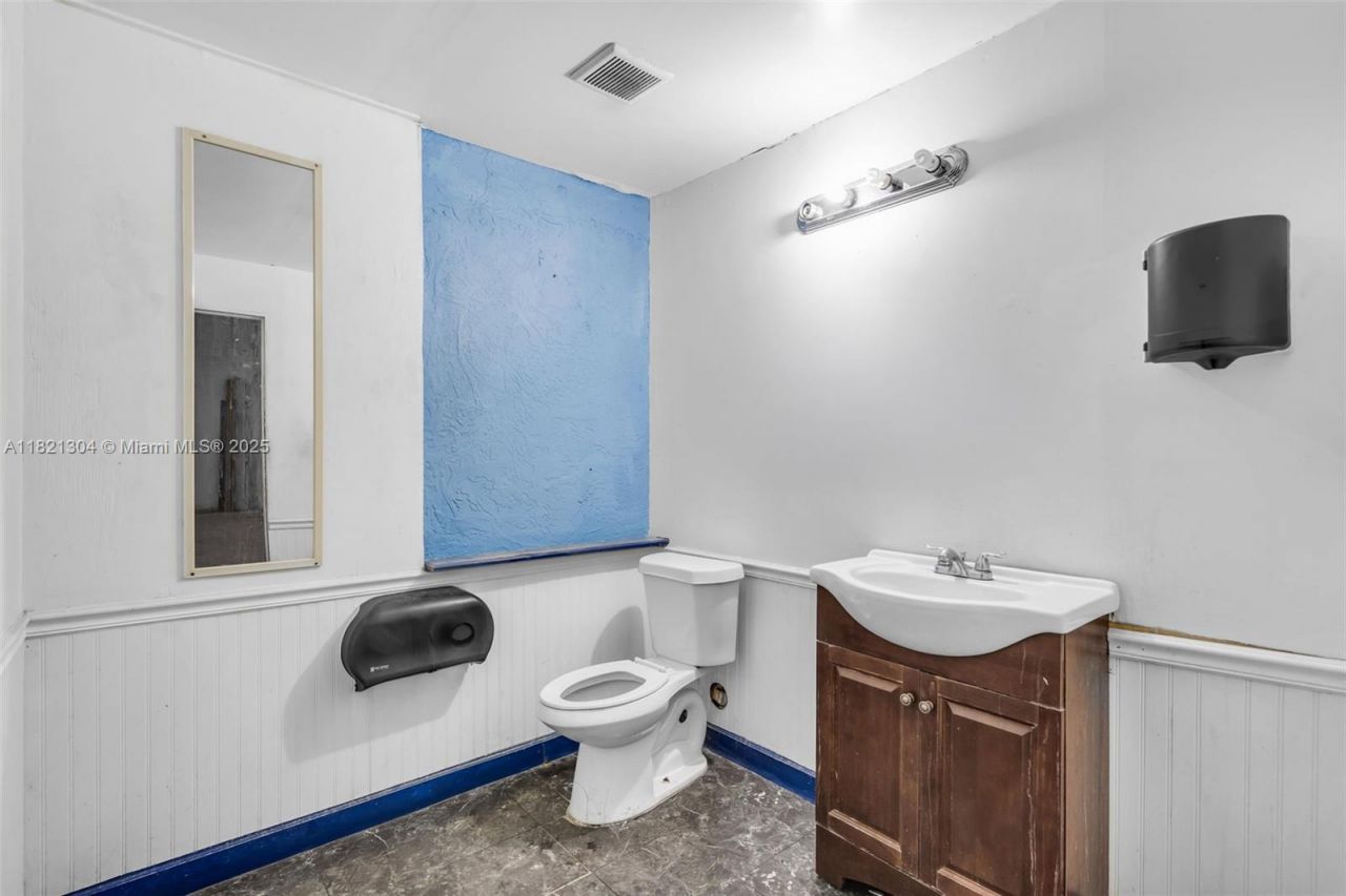 7361 NW 78th St, Medley, FL 33166 Photo