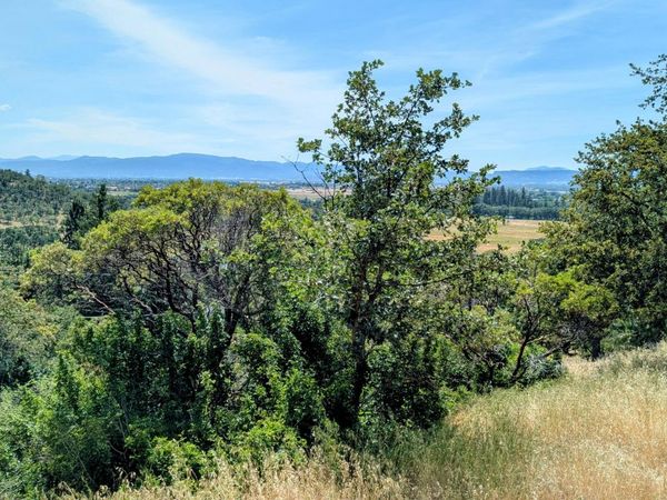 814 Mesa Drive, Eagle Point, OR 97524