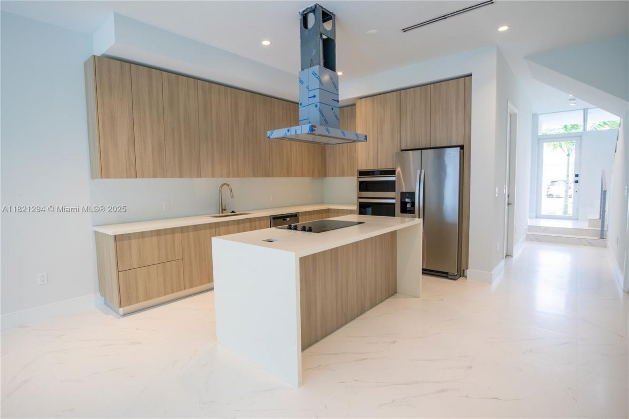 3374 Day Ave, Unit A, Miami, FL 33133 Photo