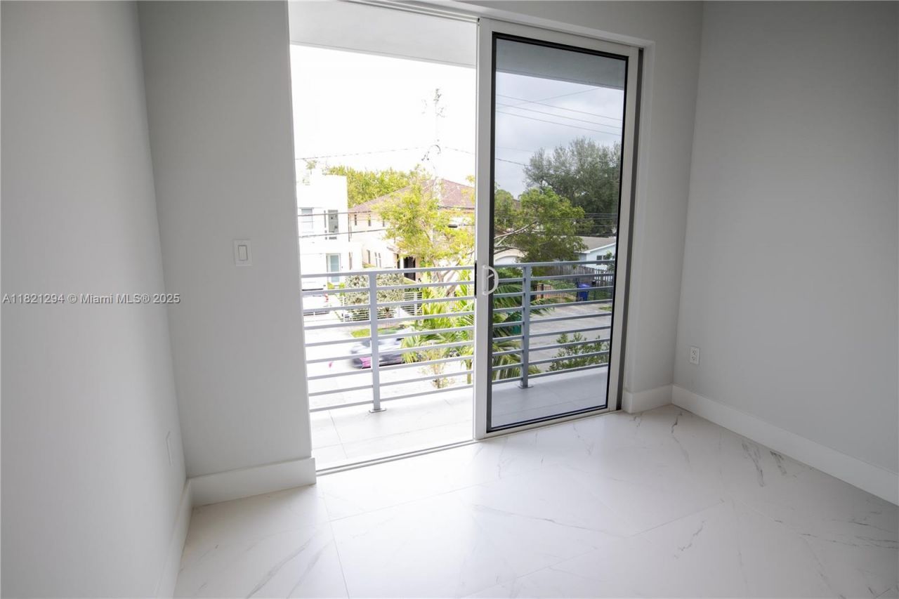 3374 Day Ave, Unit A, Miami, FL 33133 Photo