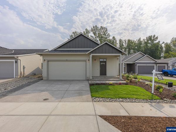 702 Tigerlily St, Silverton, OR 97381