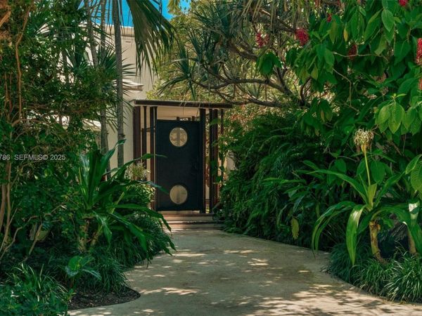 6165 Pine Tree Dr, Miami Beach, FL 33140