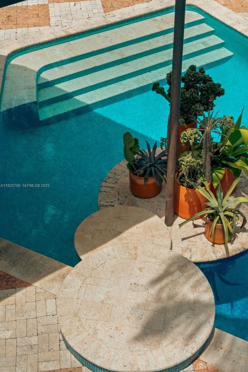 6165 Pine Tree Dr, Miami Beach, FL 33140 Photo