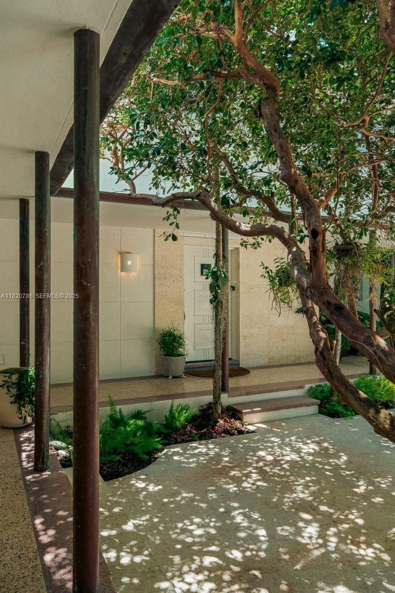 6165 Pine Tree Dr, Miami Beach, FL 33140 Photo