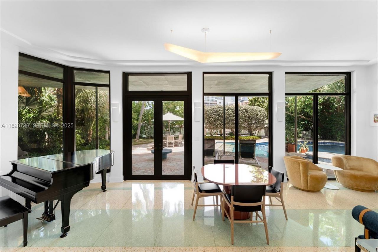 6165 Pine Tree Dr, Miami Beach, FL 33140 Photo