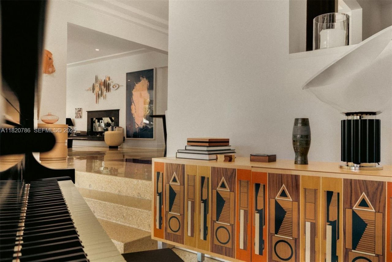 6165 Pine Tree Dr, Miami Beach, FL 33140 Photo