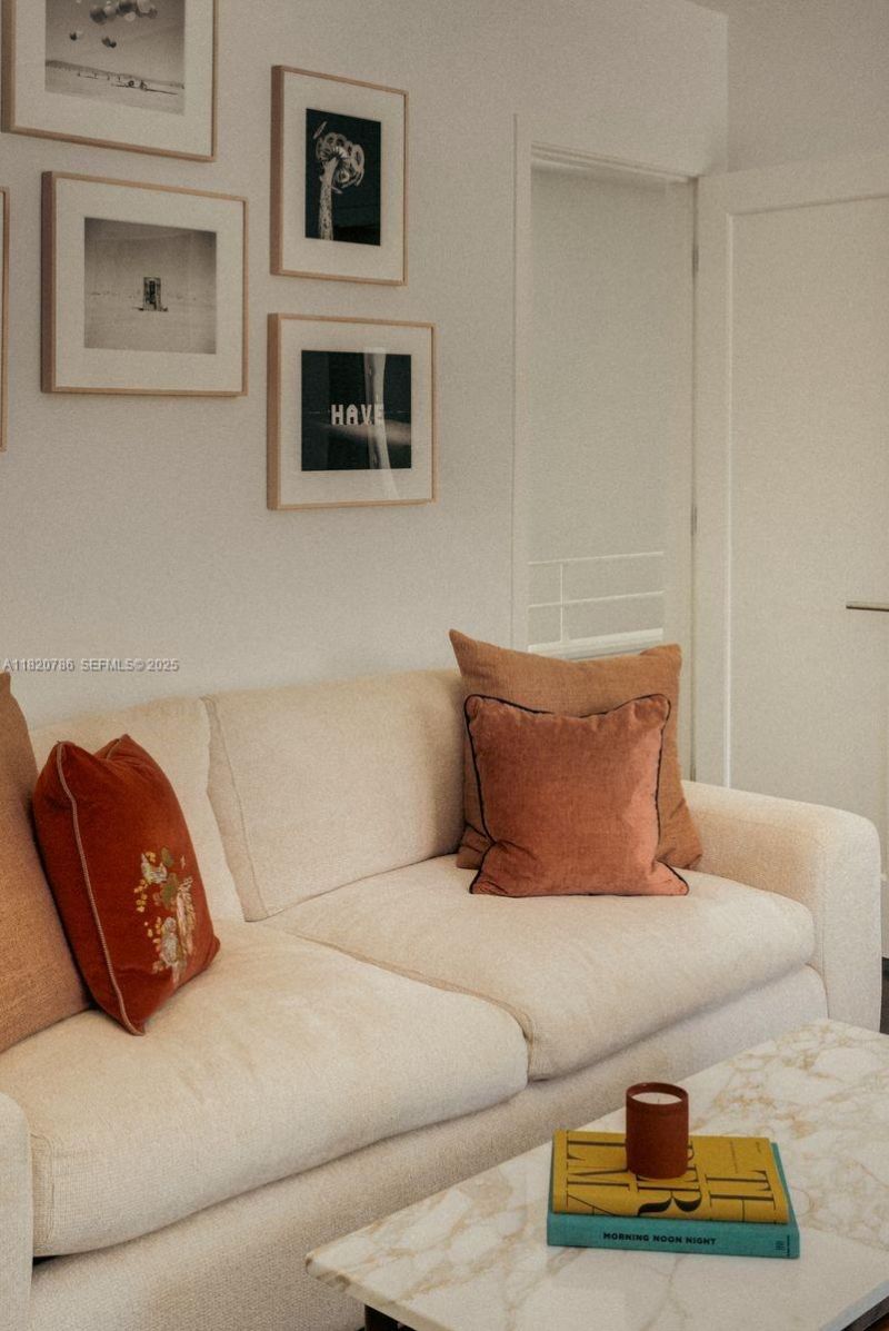 6165 Pine Tree Dr, Miami Beach, FL 33140 Photo