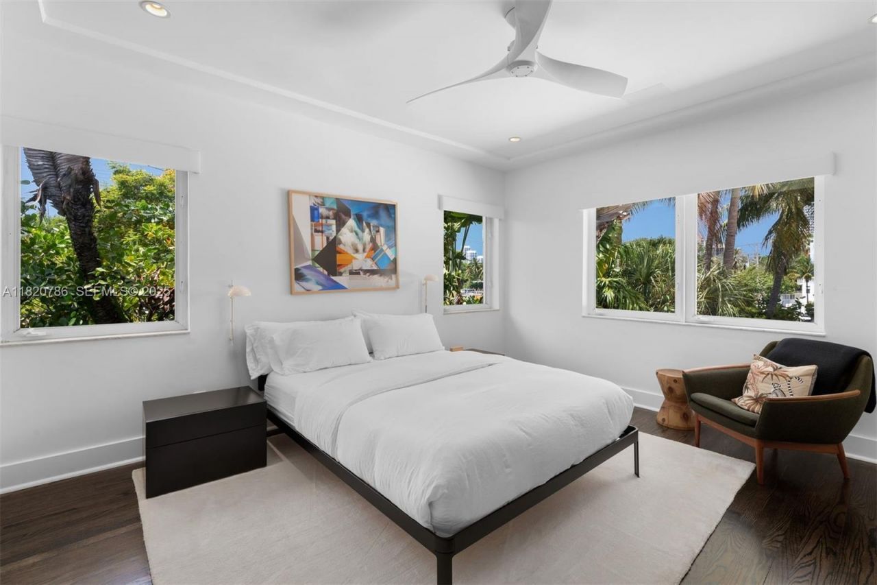 6165 Pine Tree Dr, Miami Beach, FL 33140 Photo