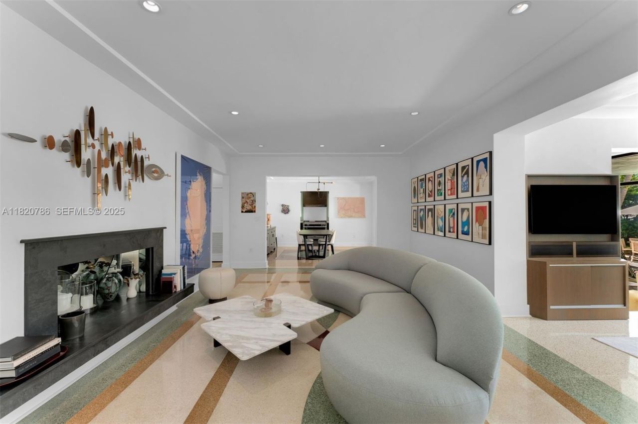 6165 Pine Tree Dr, Miami Beach, FL 33140 Photo