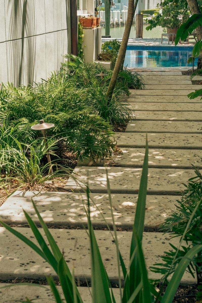 6165 Pine Tree Dr, Miami Beach, FL 33140 Photo