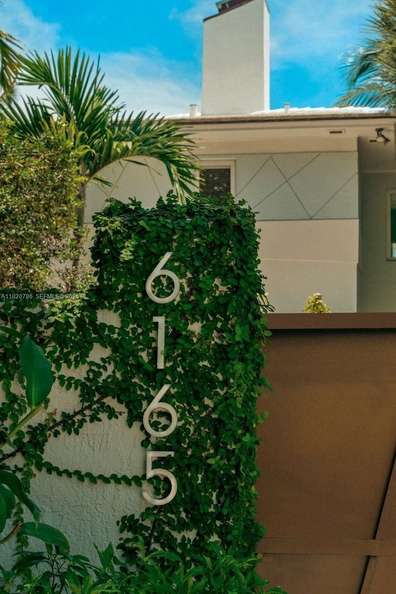 6165 Pine Tree Dr, Miami Beach, FL 33140 Photo