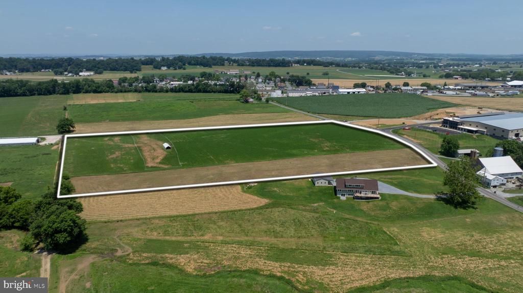 35 Kinzer, Paradise, PA 17562 Main Photo