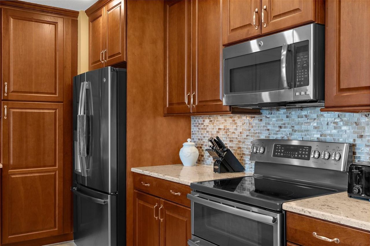 395 Aruba Circle, Unit 401, Bradenton, FL 34209 Photo