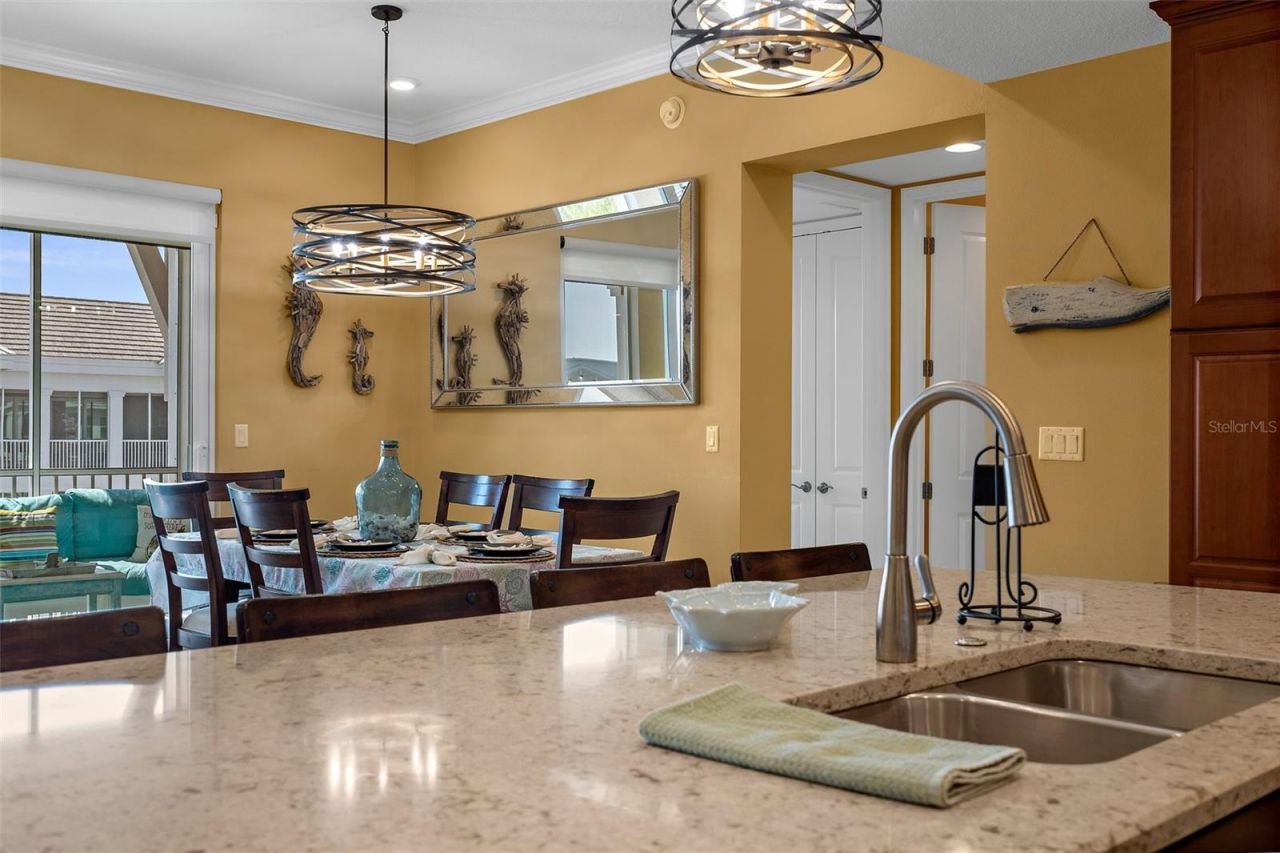 395 Aruba Circle, Unit 401, Bradenton, FL 34209 Photo