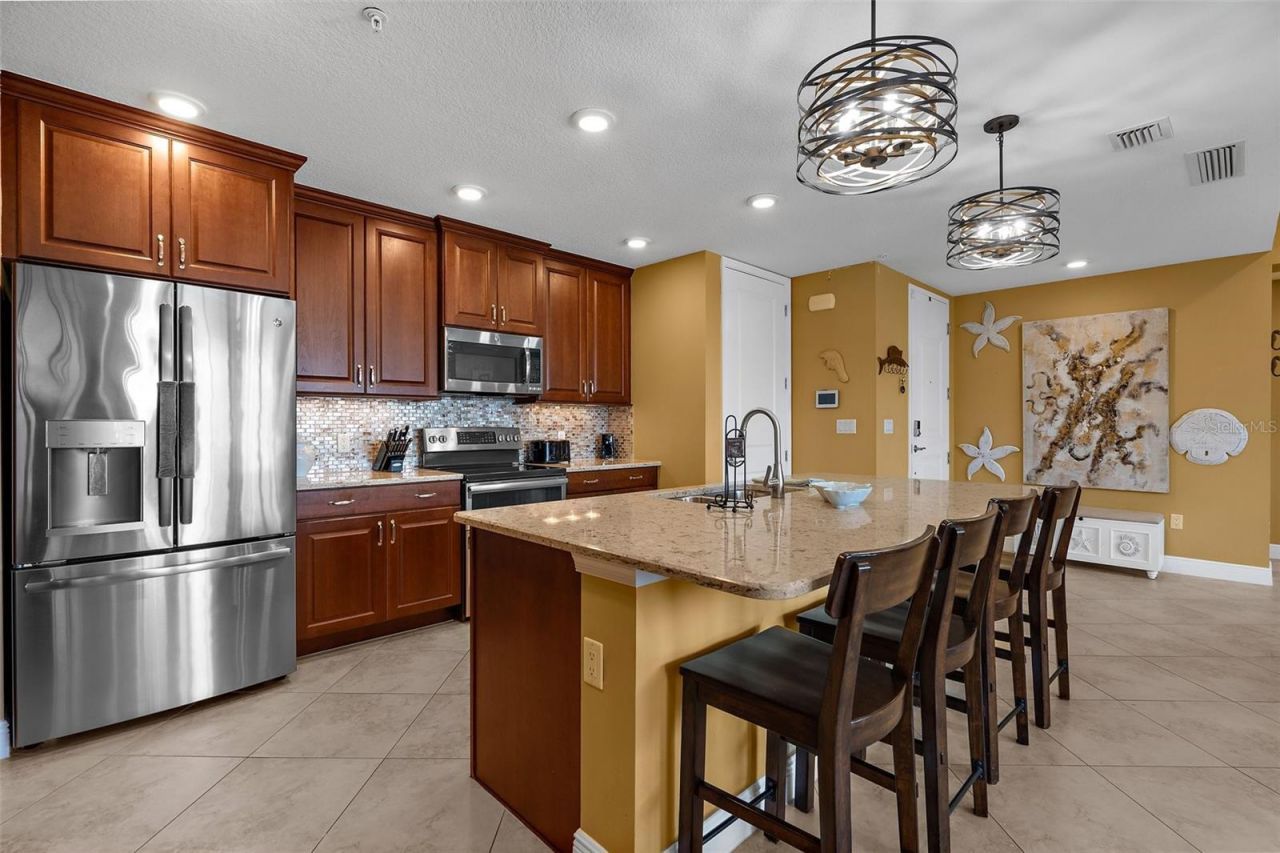 395 Aruba Circle, Unit 401, Bradenton, FL 34209 Photo