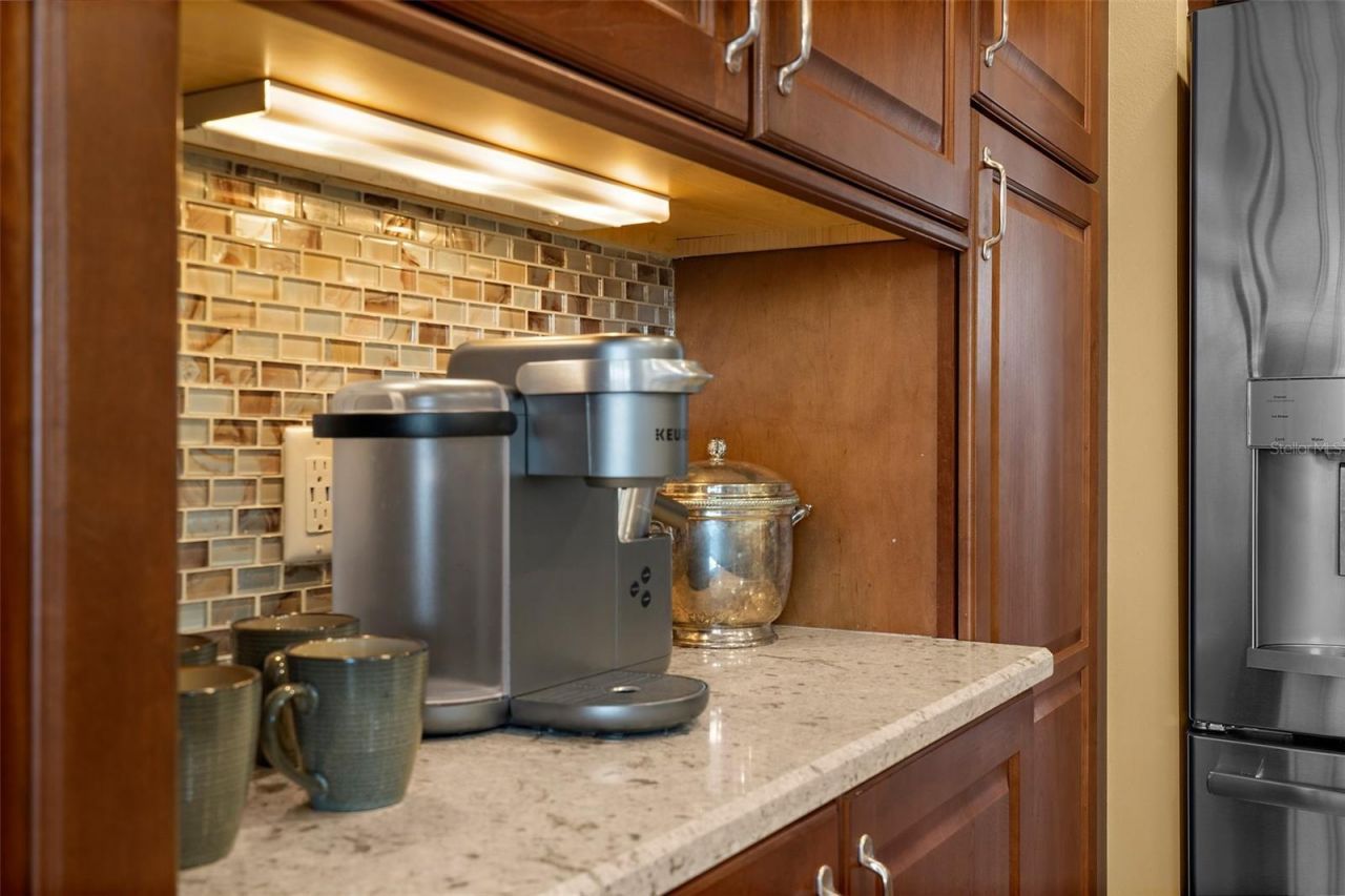 395 Aruba Circle, Unit 401, Bradenton, FL 34209 Photo