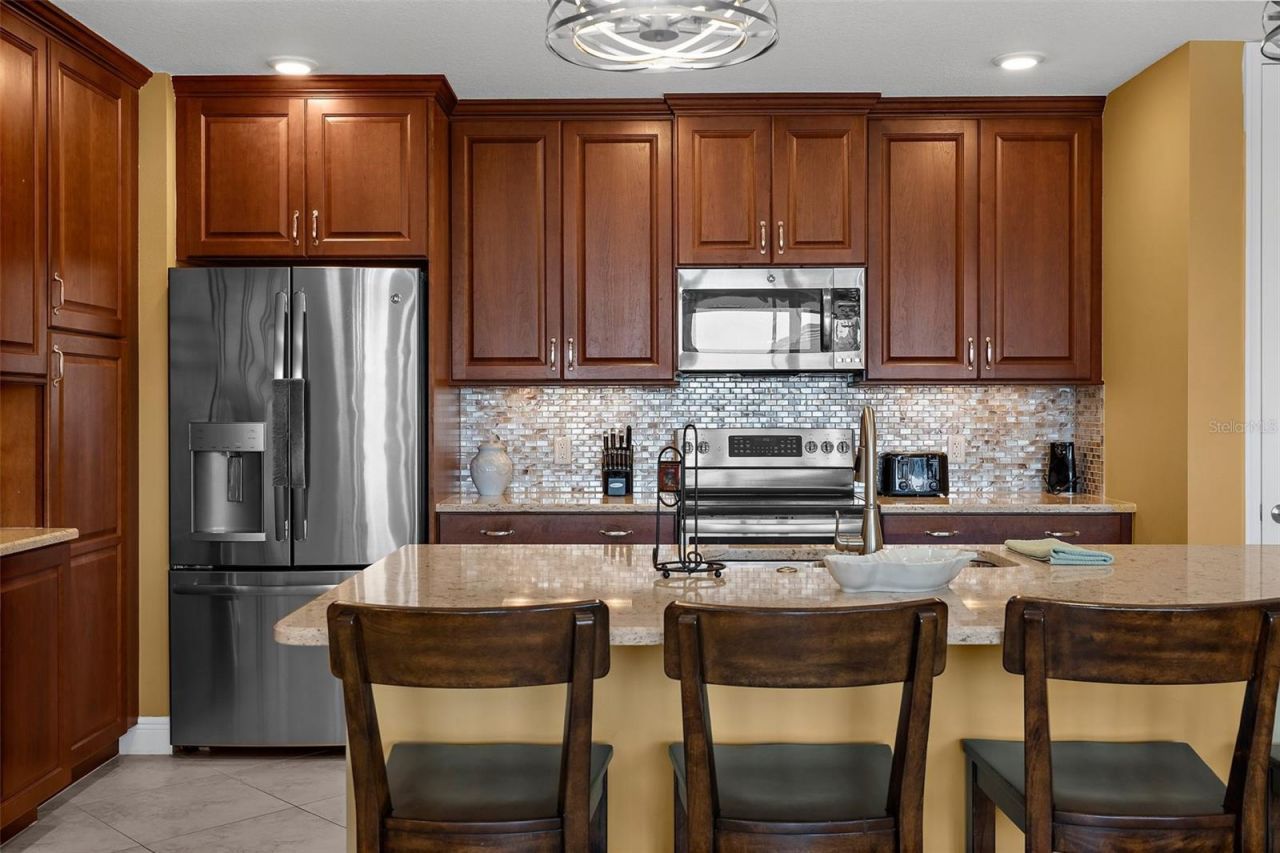 395 Aruba Circle, Unit 401, Bradenton, FL 34209 Photo