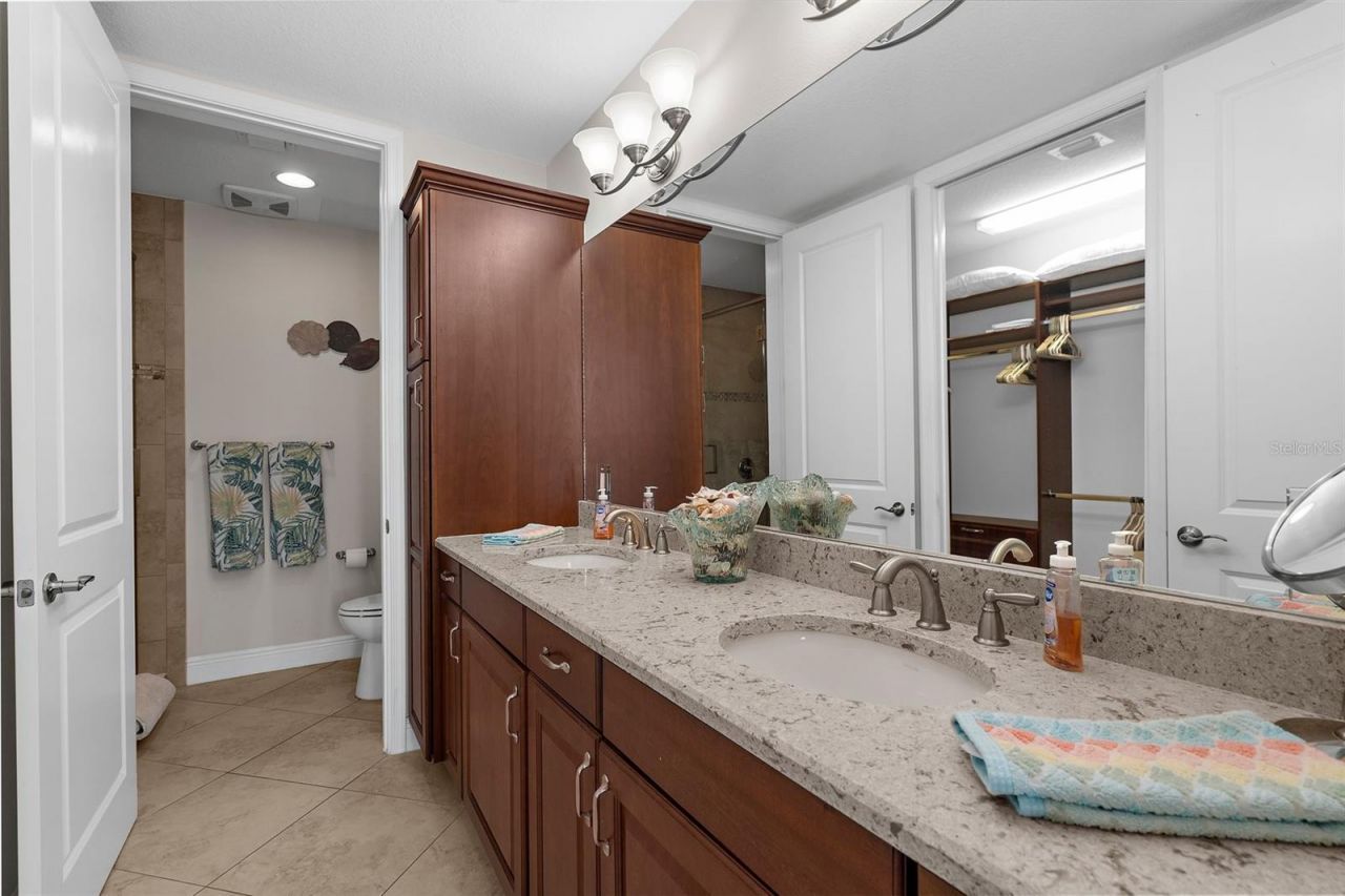 395 Aruba Circle, Unit 401, Bradenton, FL 34209 Photo