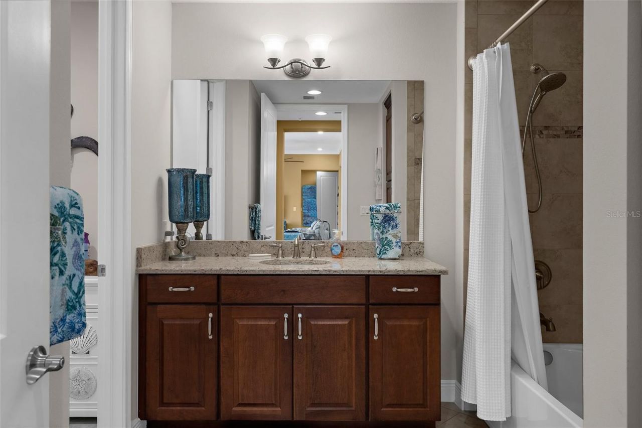 395 Aruba Circle, Unit 401, Bradenton, FL 34209 Photo