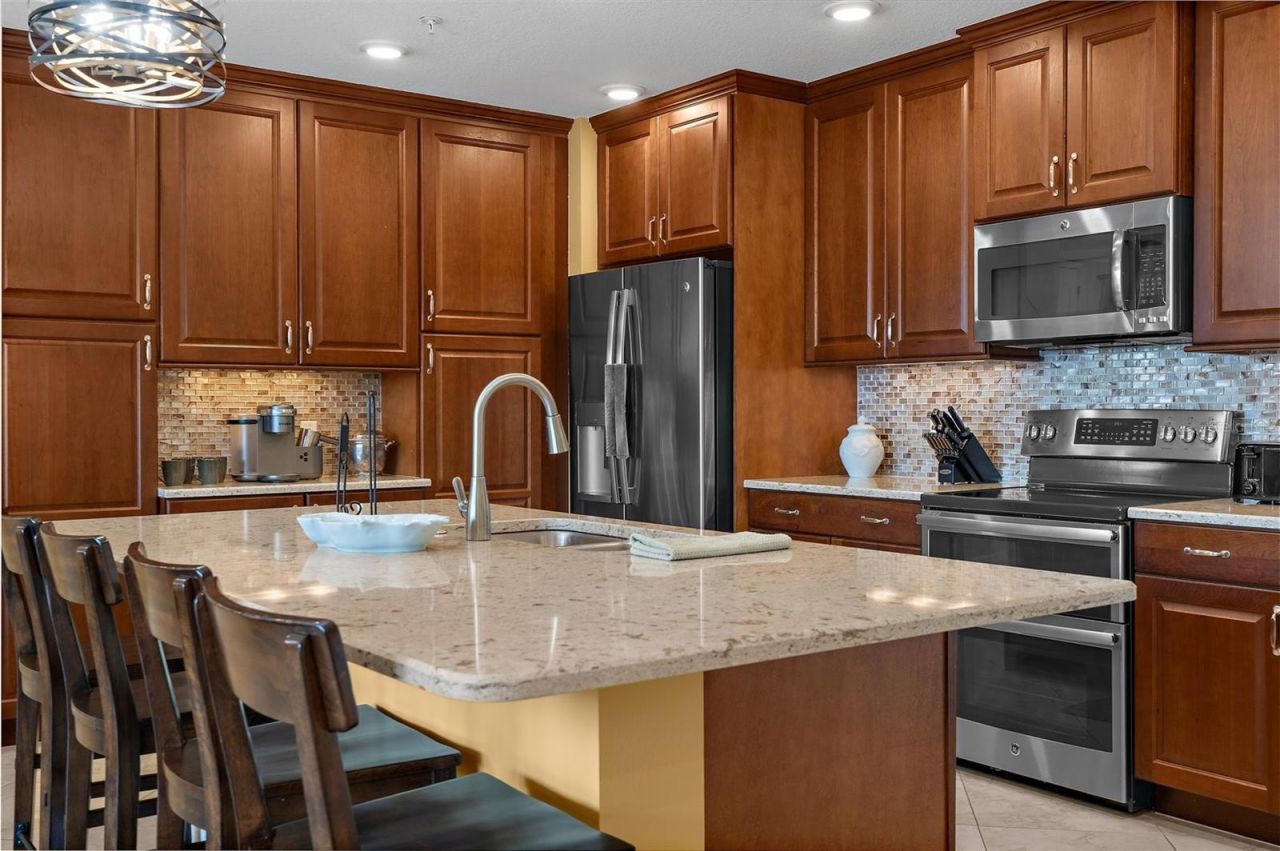 395 Aruba Circle, Unit 401, Bradenton, FL 34209 Photo