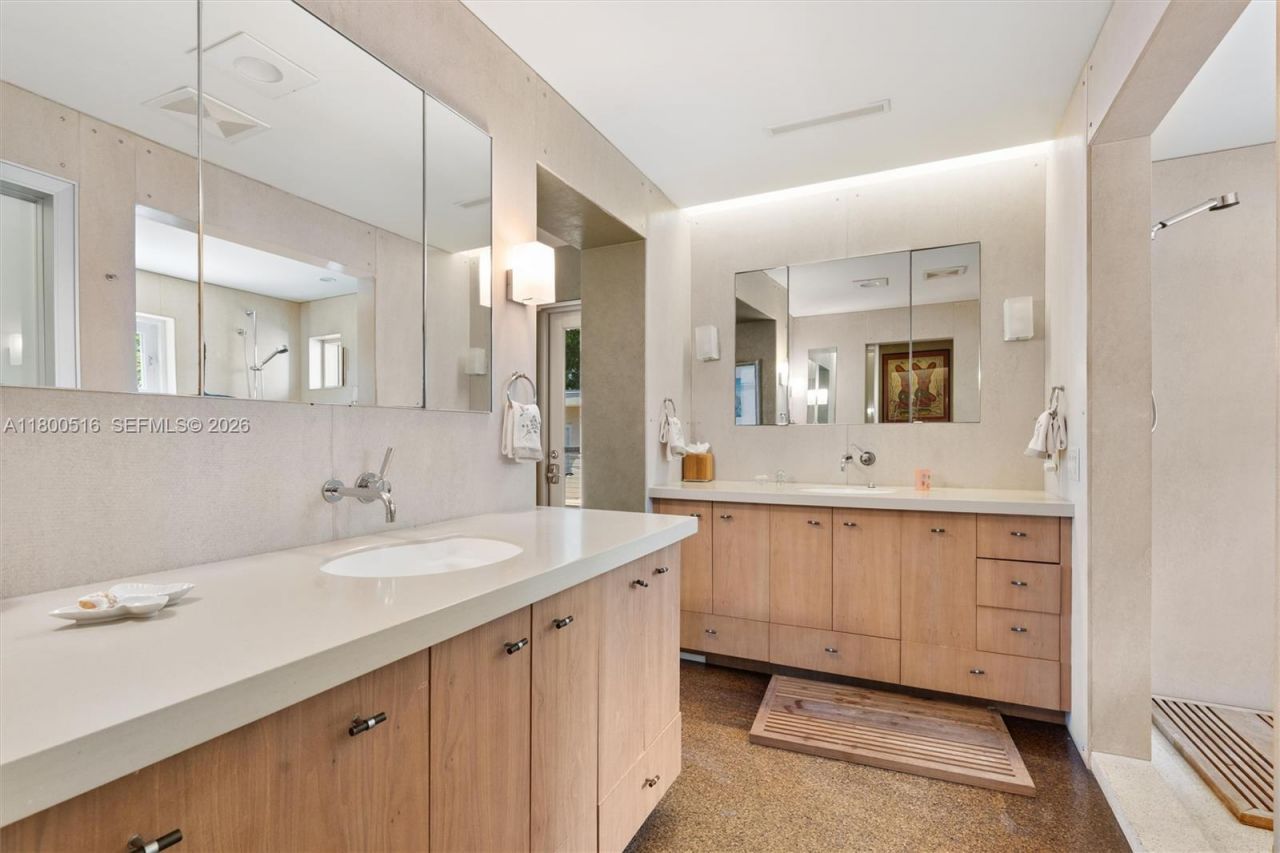 2500 Mercedes Dr, Fort Lauderdale, FL 33316 Photo