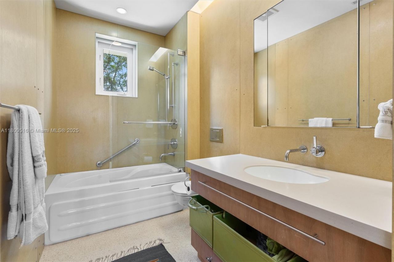 2500 Mercedes Dr, Fort Lauderdale, FL 33316 Photo