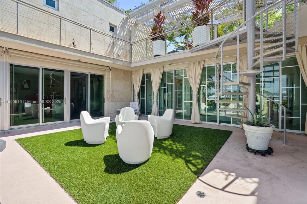 2500 Mercedes Dr, Fort Lauderdale, FL 33316 Photo